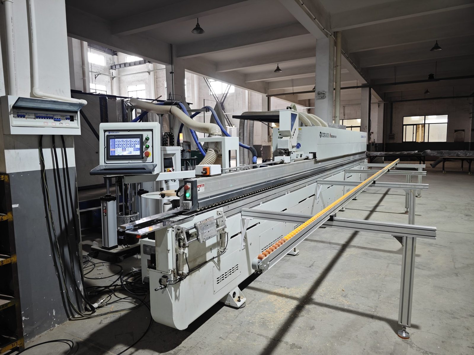 Automatic edge banding